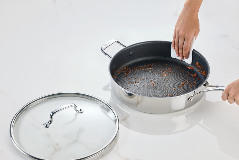 30077_CIR_CJP_5Qt Cov Saute wHH_SS_Easy Clean